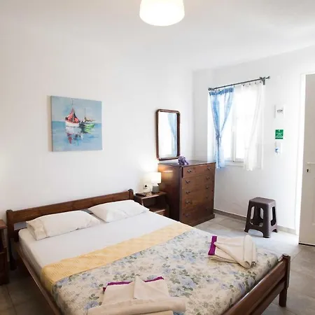 Hostal Melas B2 Páros