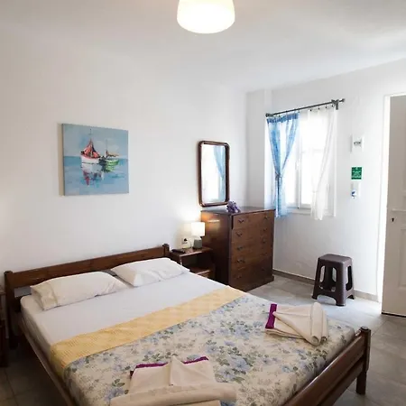 Melas B2 * Parikia (Paros)
