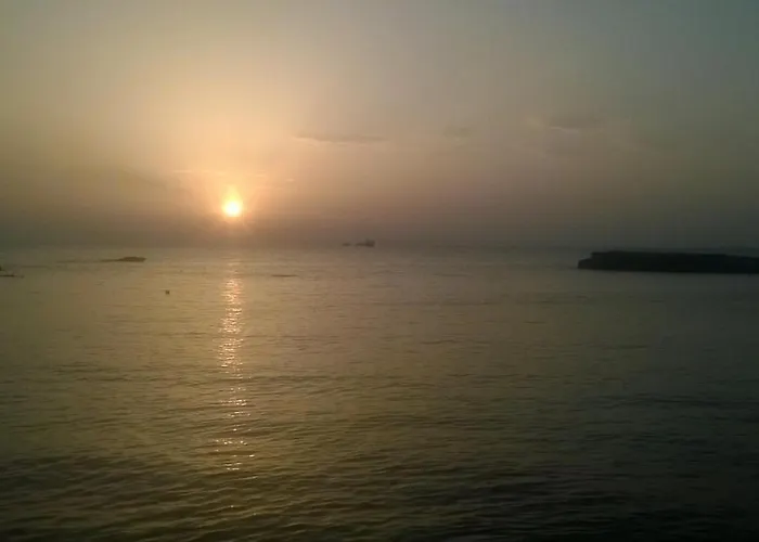 Melas B2 بيت شباب باروس